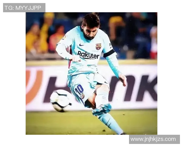 高个子足球明星的魅力与成就探索：他们如何在绿茵场上书写传奇